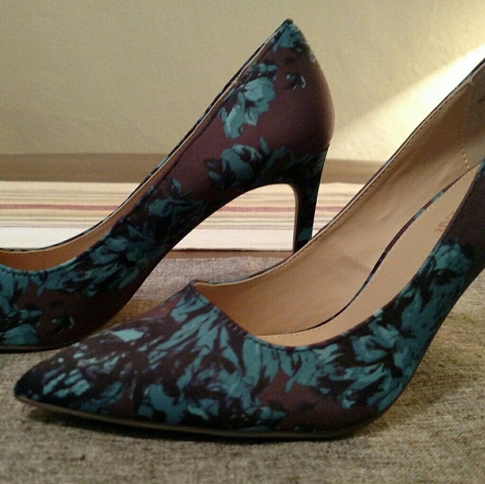 NEW Women's High Heel Pumps, Size 6